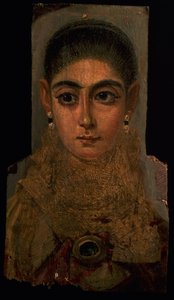 Portret van een vrouw met een gouden pectoraal, grafdecoratie, uit Fayum, 120-130 AD